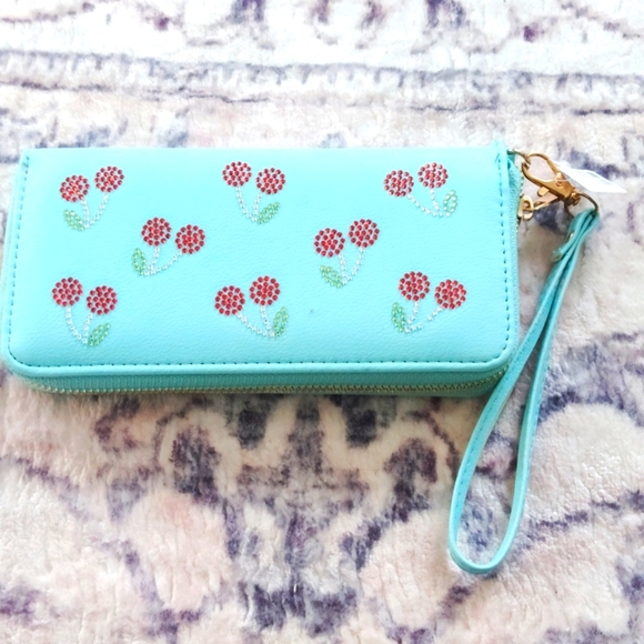 Claire's Blue Wallet Stylish and Compact - Picture 2 of 5